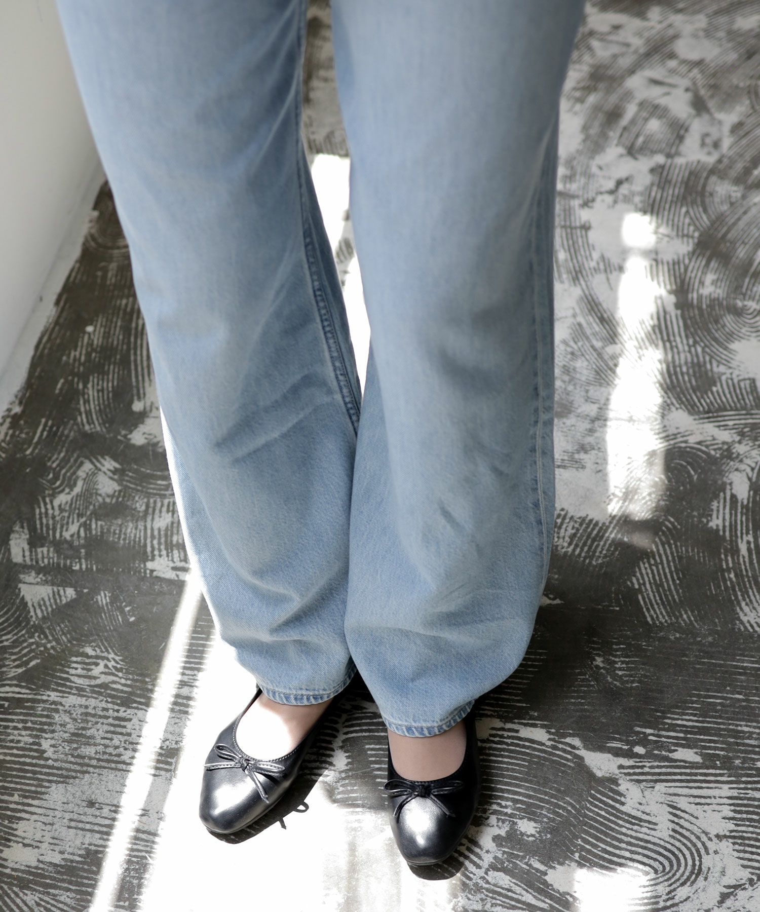 かかとがゴムでバブーシュのように履けるスクエアトゥバレエシューズパンプス