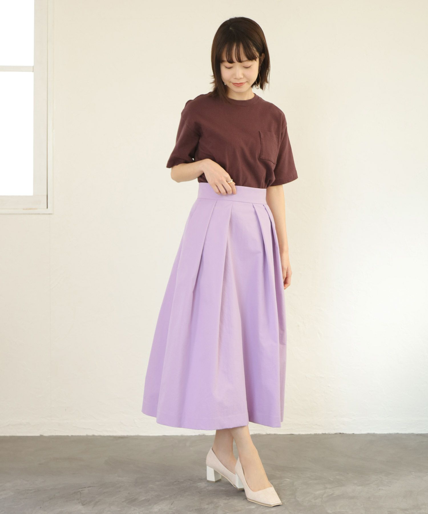 ウッドヒールのスクエアトゥチャンキーヒールパンプス