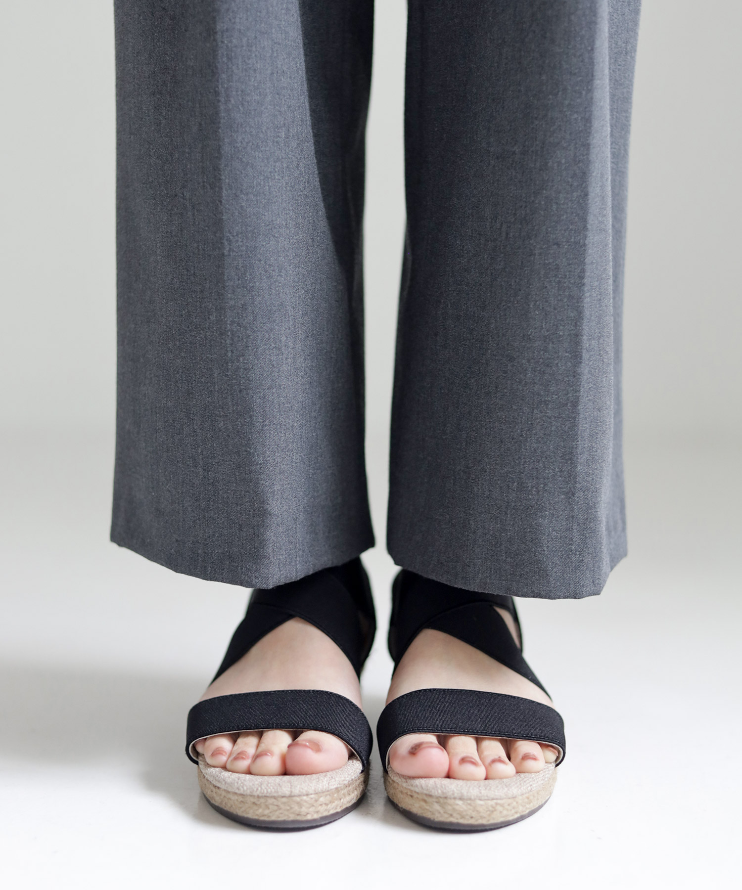 ゴムでフィットするので靴ズレしにくい4cmヒールゴムフィットサンダル