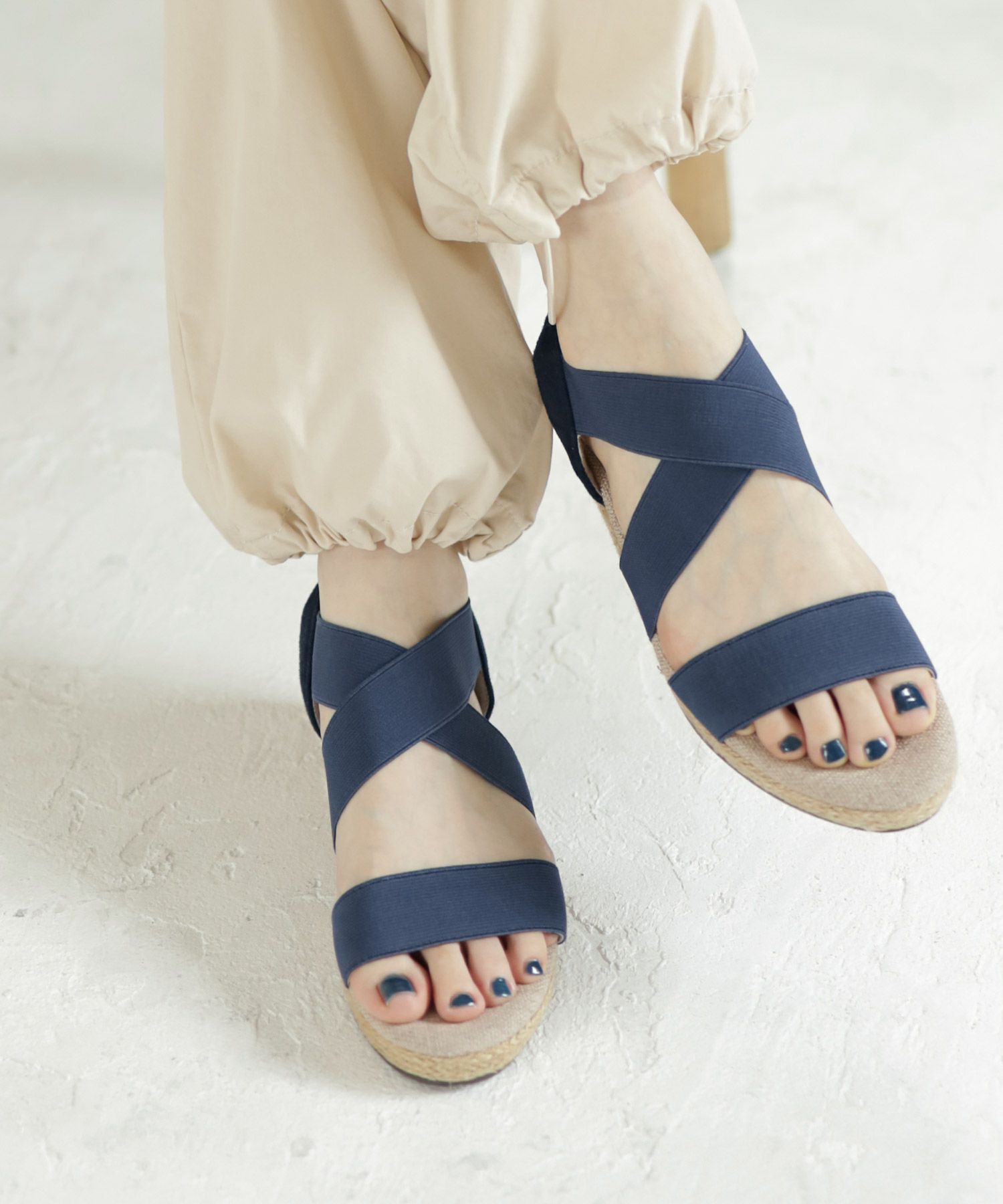 ゴムでフィットするので靴ズレしにくい4cmヒールゴムフィットサンダル 一部7月上旬・7月末頃入荷予定