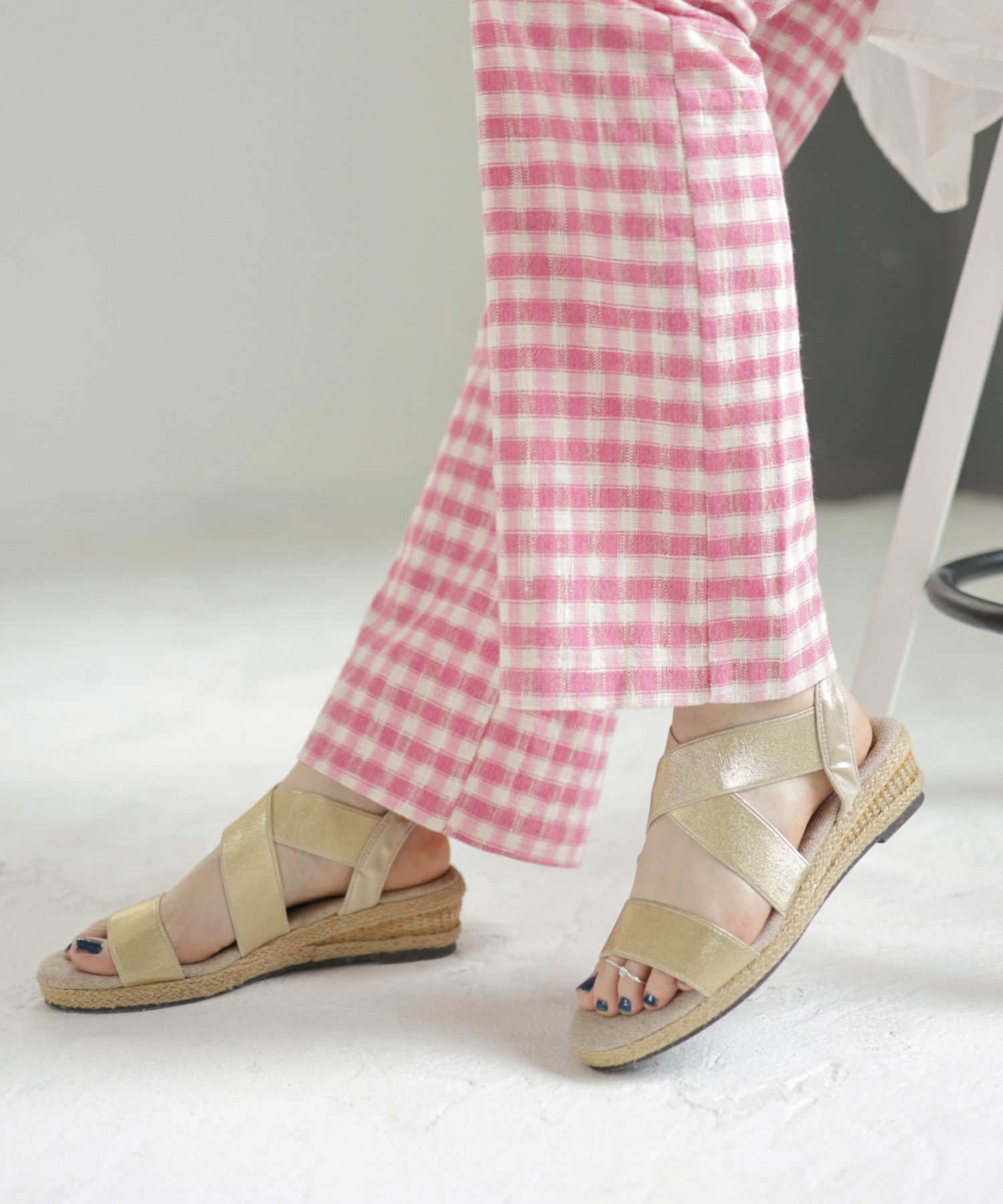 ゴムでフィットするので靴ズレしにくい4cmヒールゴムフィットサンダル 一部7月上旬・7月末頃入荷予定