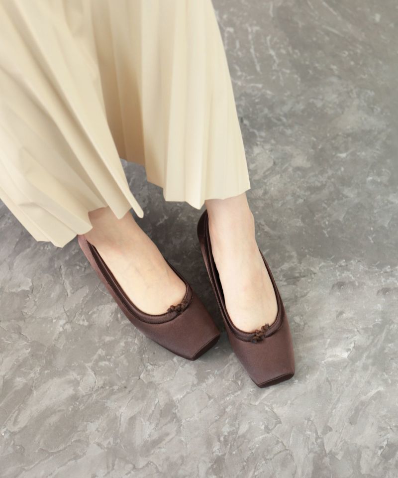グロッシーサテンのスクエアトゥバレエシューズパンプス | SESTO グロッシーサテンのスクエアトゥバレエシューズパンプス | SESTO