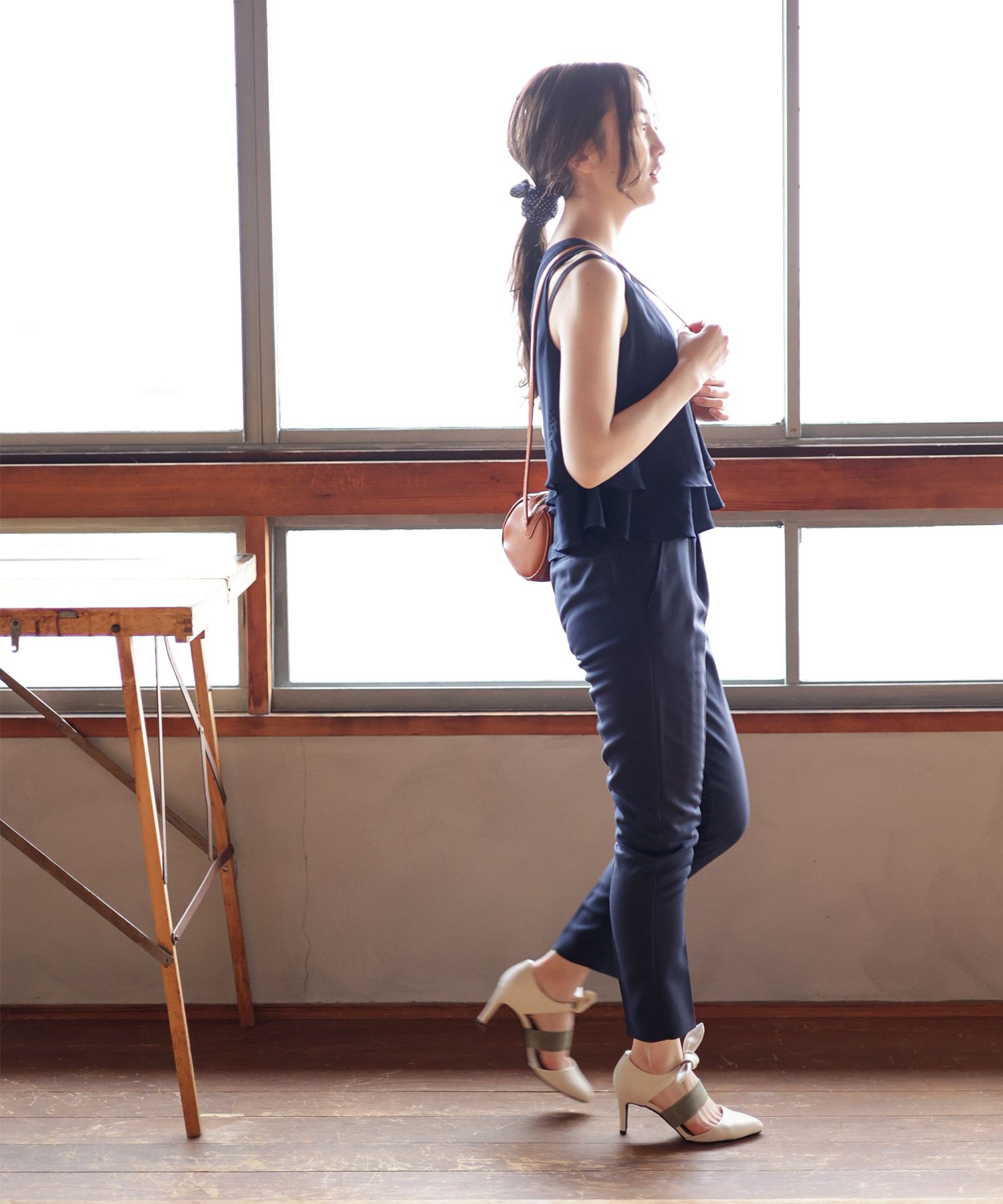 取り外しできるリボン付きゴムストラップピンヒールポインテッドトゥパンプス
