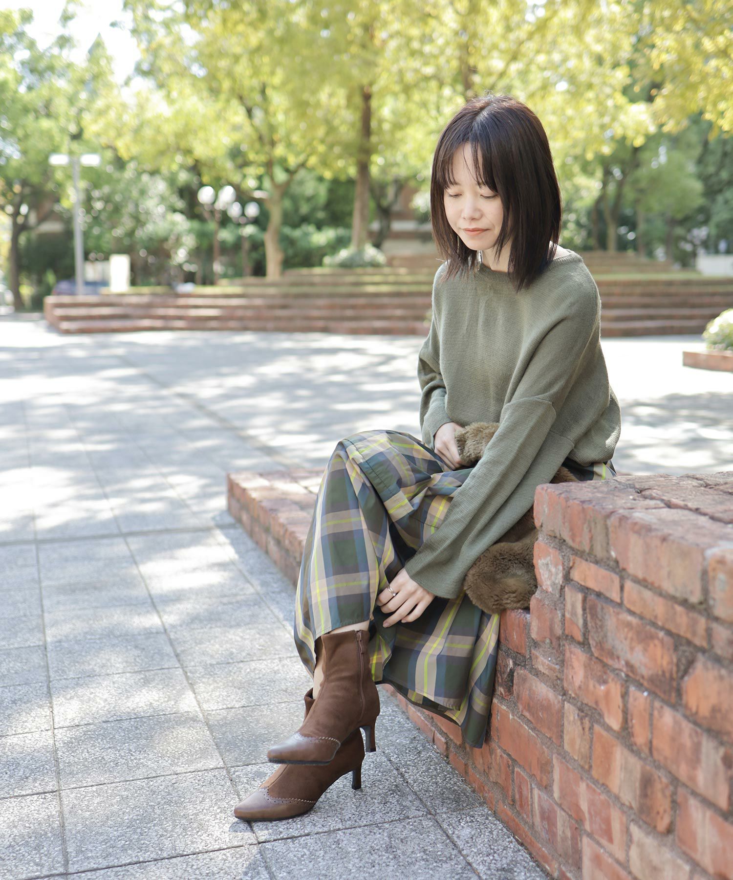 ウイングチップストレッチストレートヒールショートブーツ▲返品不可