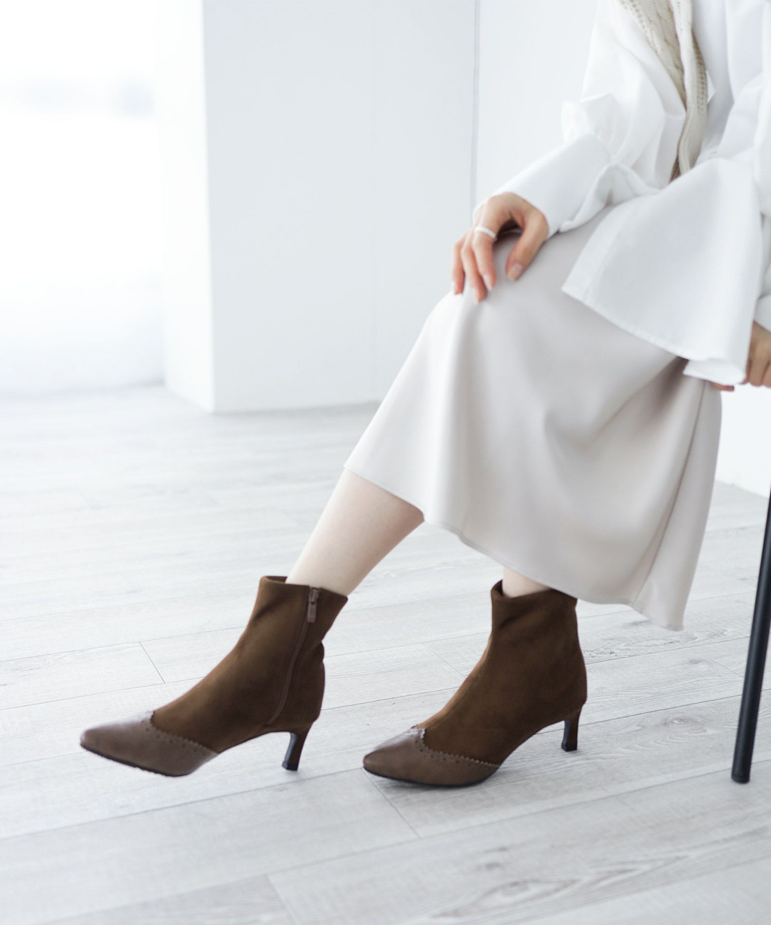 ウイングチップストレッチストレートヒールショートブーツ▲返品不可