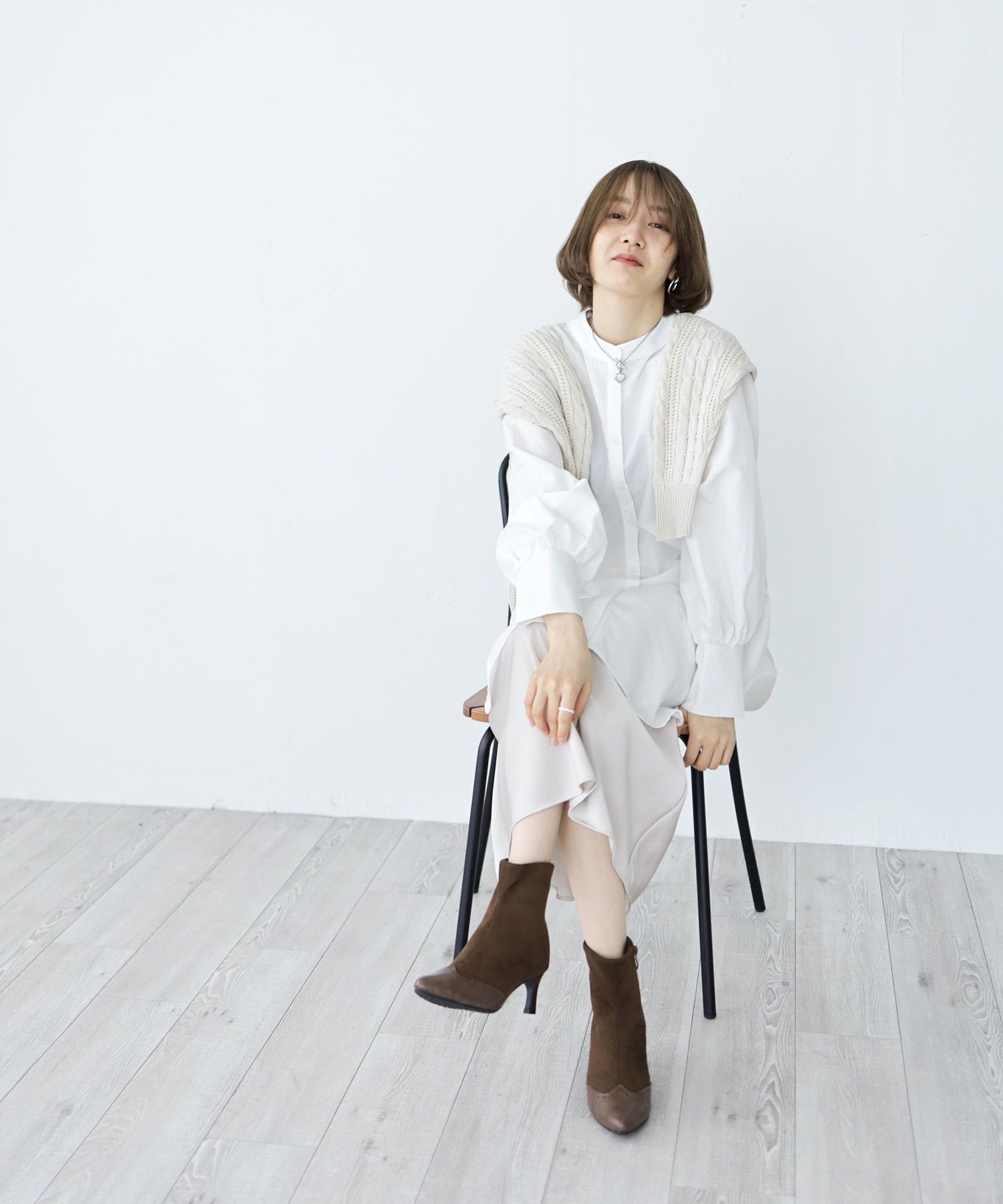 ウイングチップストレッチストレートヒールショートブーツ▲返品不可