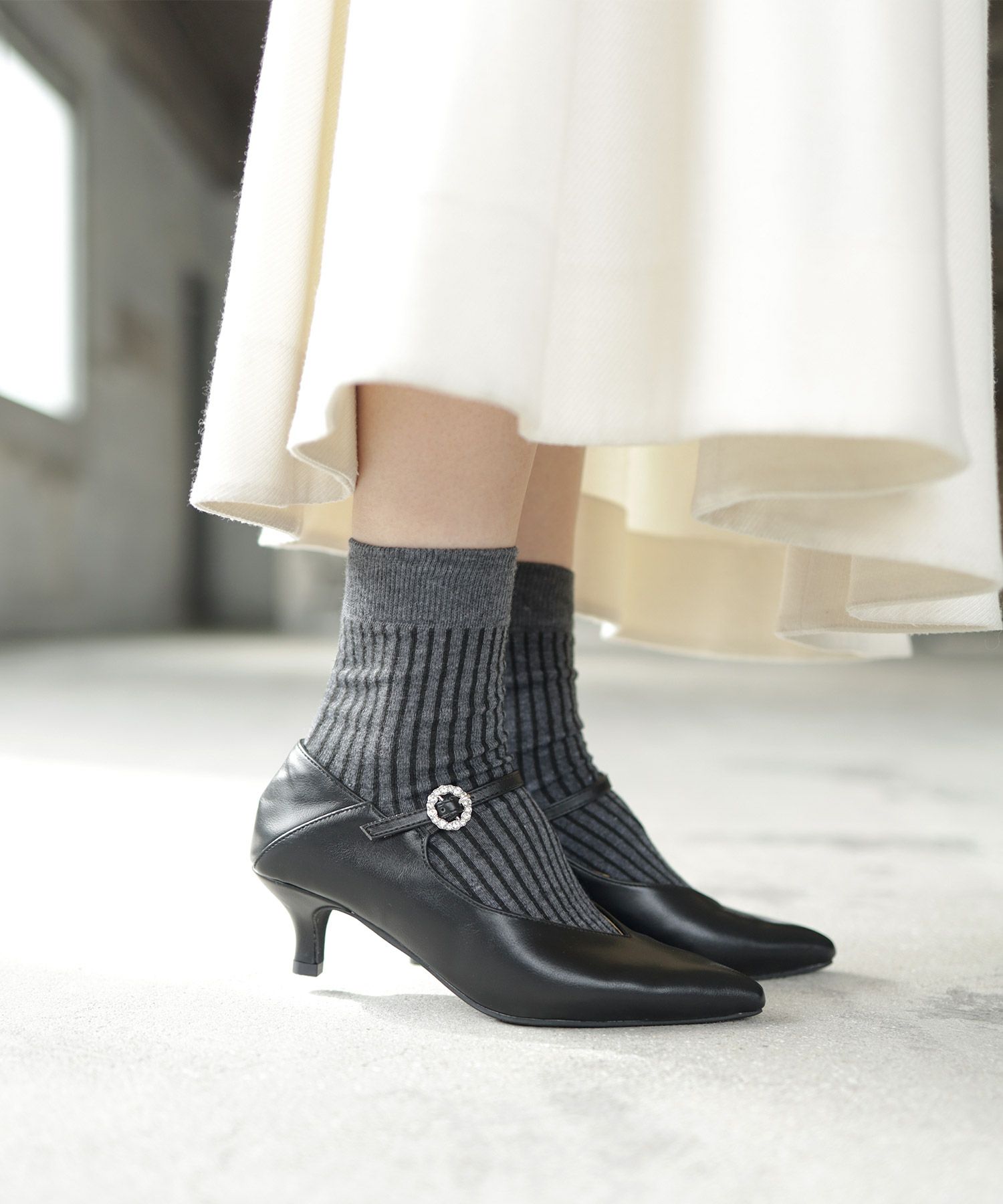 かかとが踏める2Way！ビジューバックルポインテッドトゥキトゥンヒールパンプス 一部7月上旬入荷予定