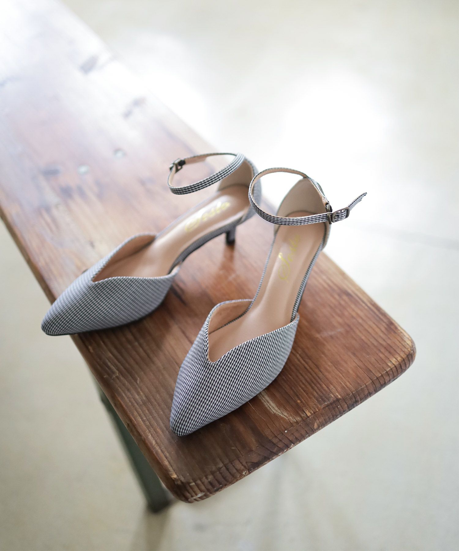 キトゥンヒールアンクルストラップパンプス▲返品不可
