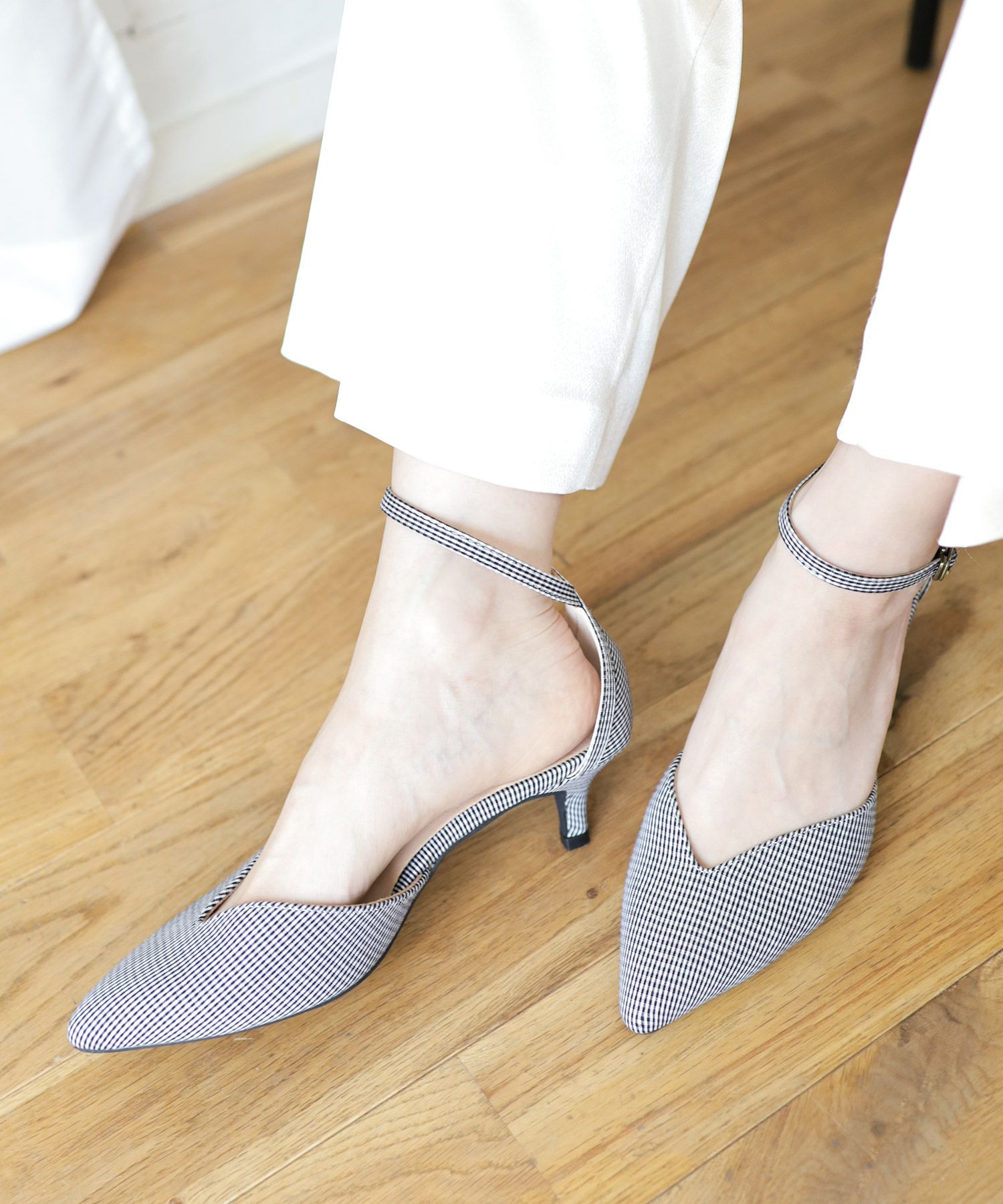 キトゥンヒールアンクルストラップパンプス▲返品不可