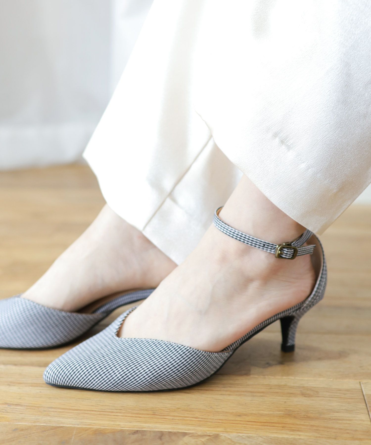 キトゥンヒールアンクルストラップパンプス▲返品不可