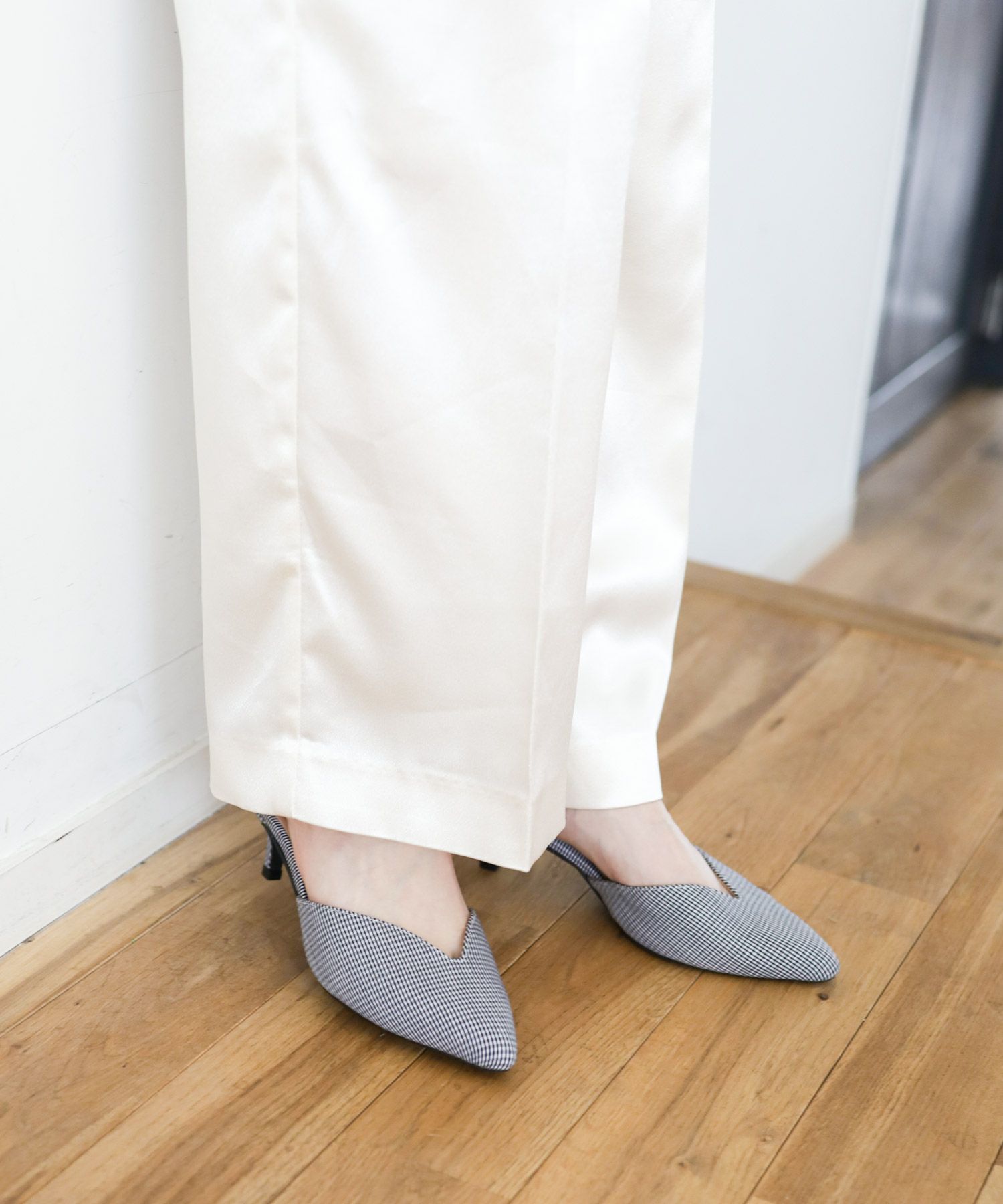 キトゥンヒールアンクルストラップパンプス▲返品不可