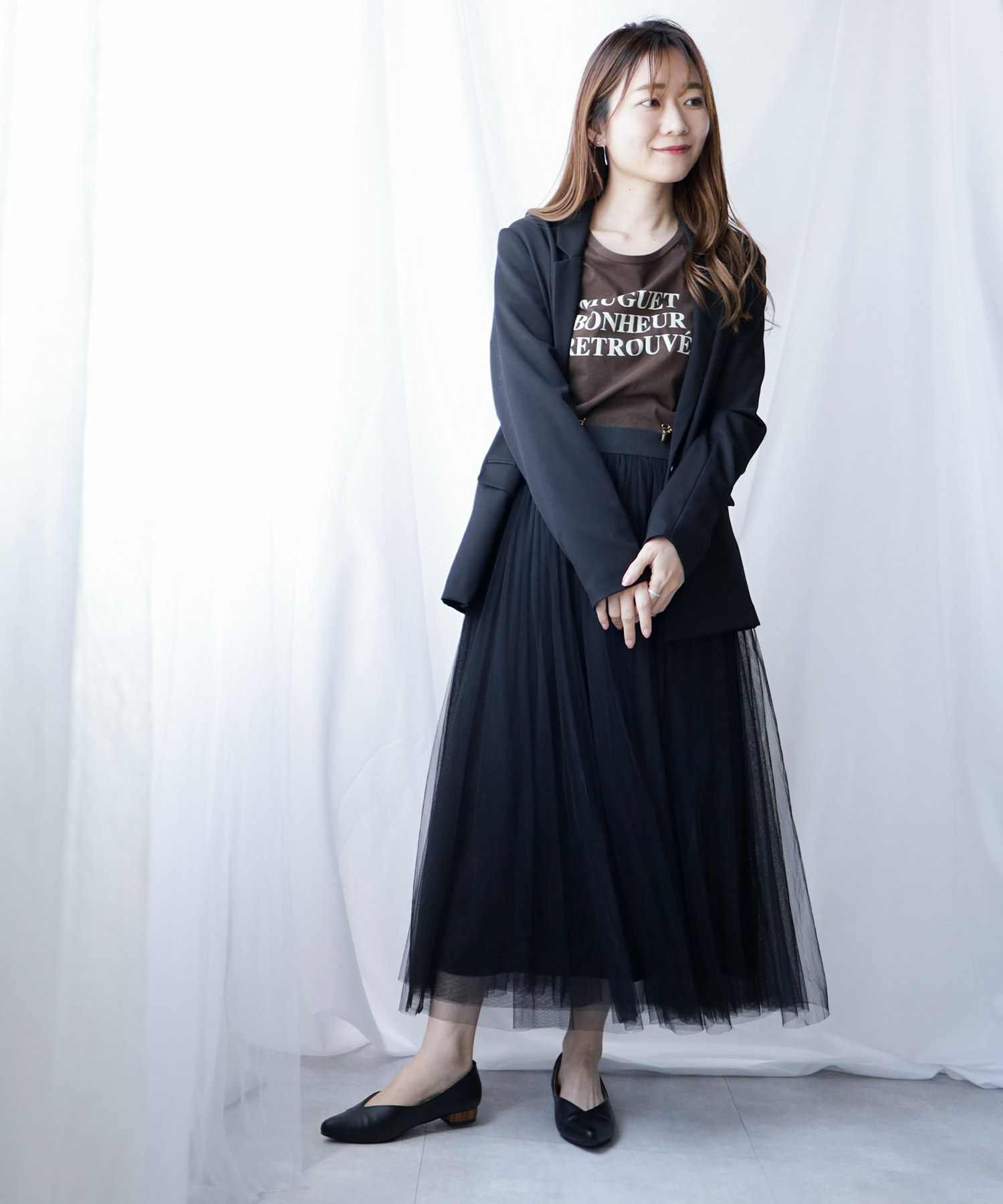 高機能クッションのVカット美脚ウッドヒールパンプス