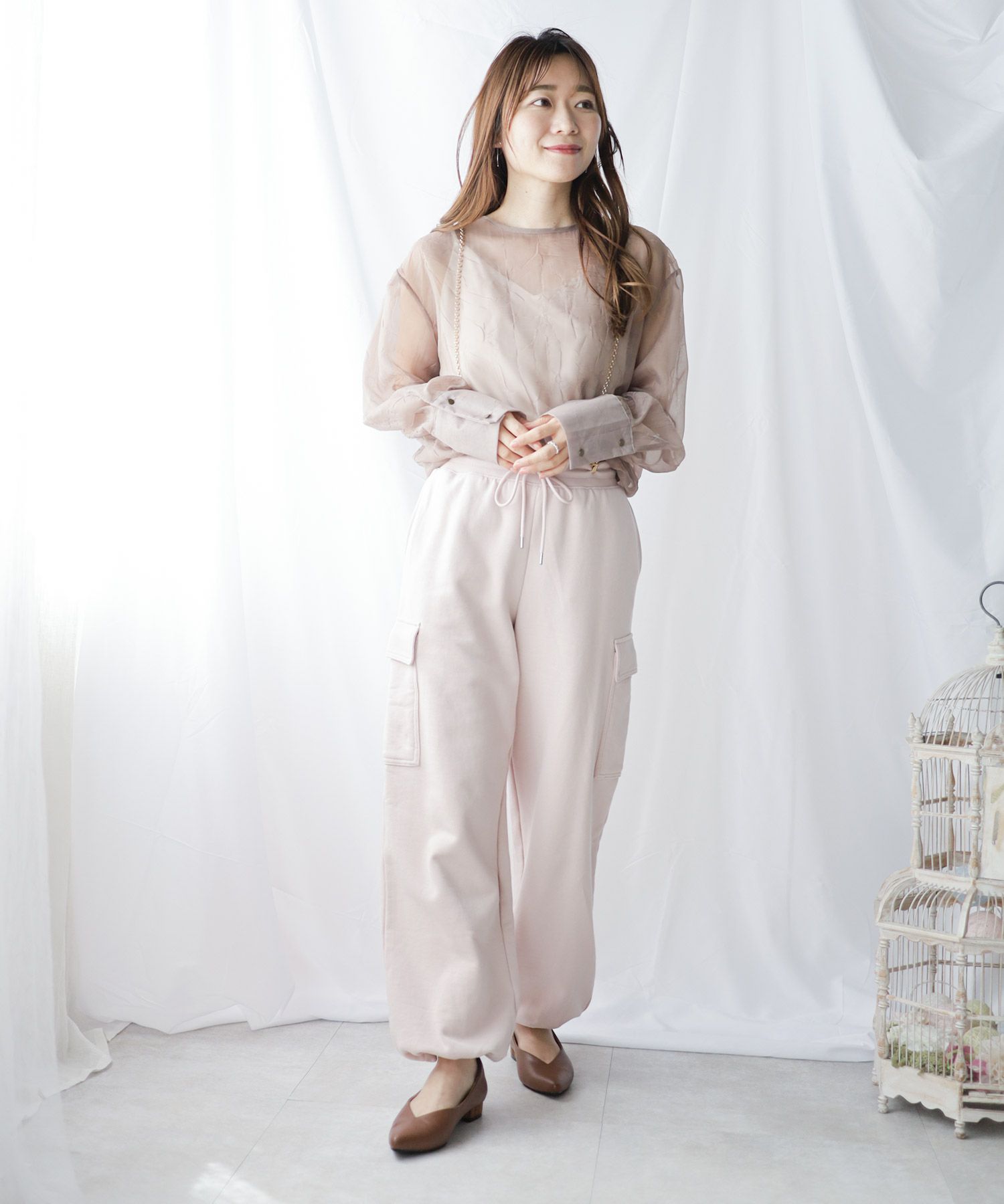 高機能クッションのVカット美脚ウッドヒールパンプス