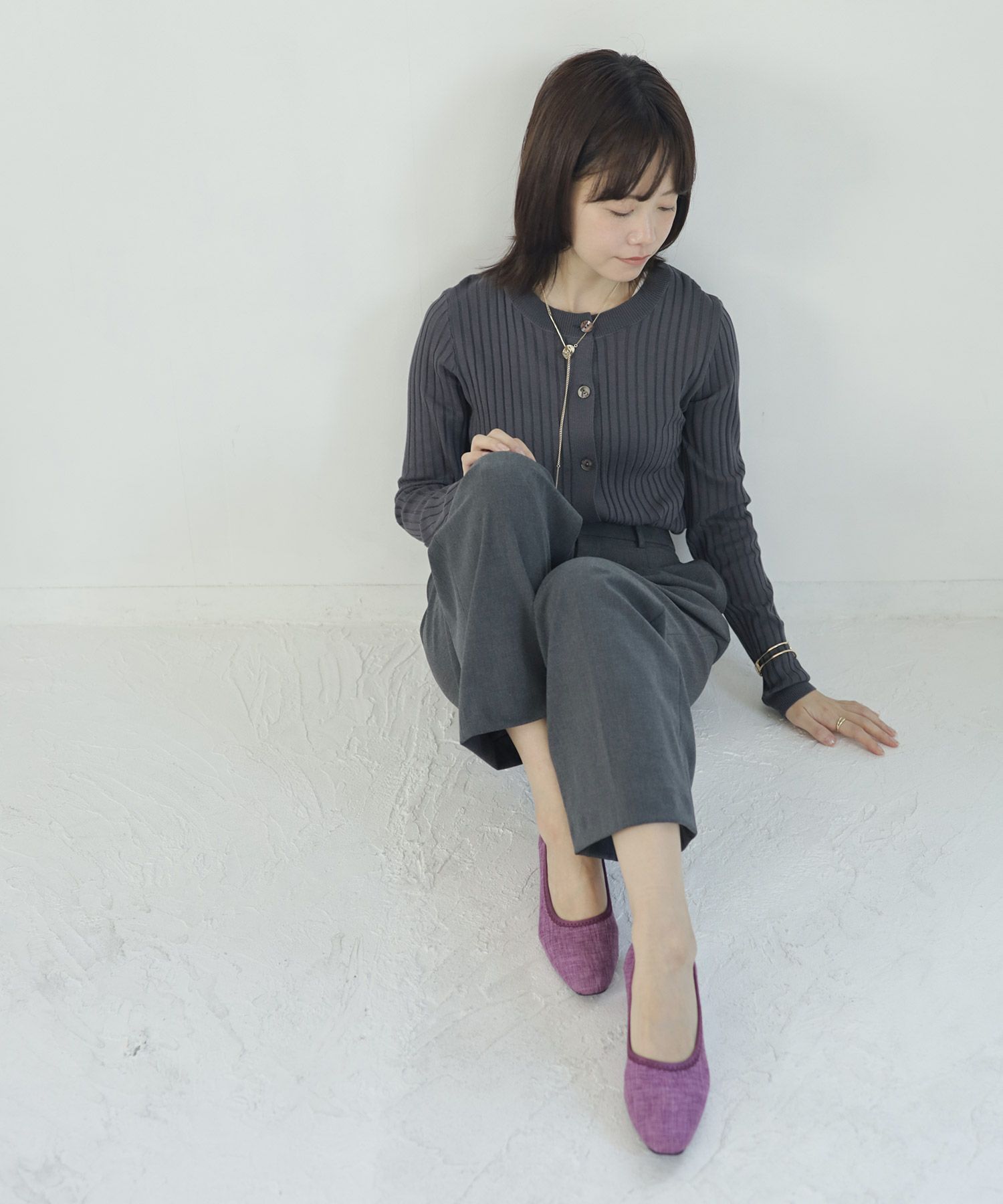 履き口ゴムの柔らか素材スクエアトゥパンプス▲返品不可