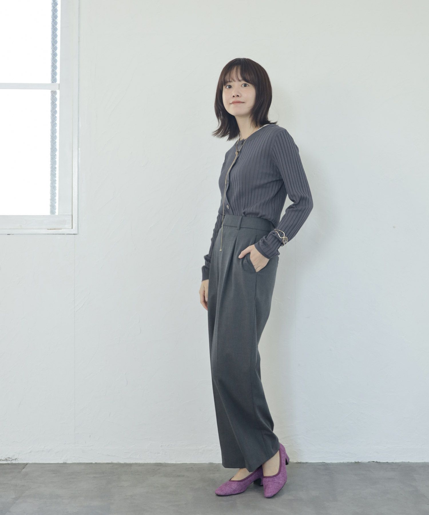 履き口ゴムの柔らか素材スクエアトゥパンプス▲返品不可