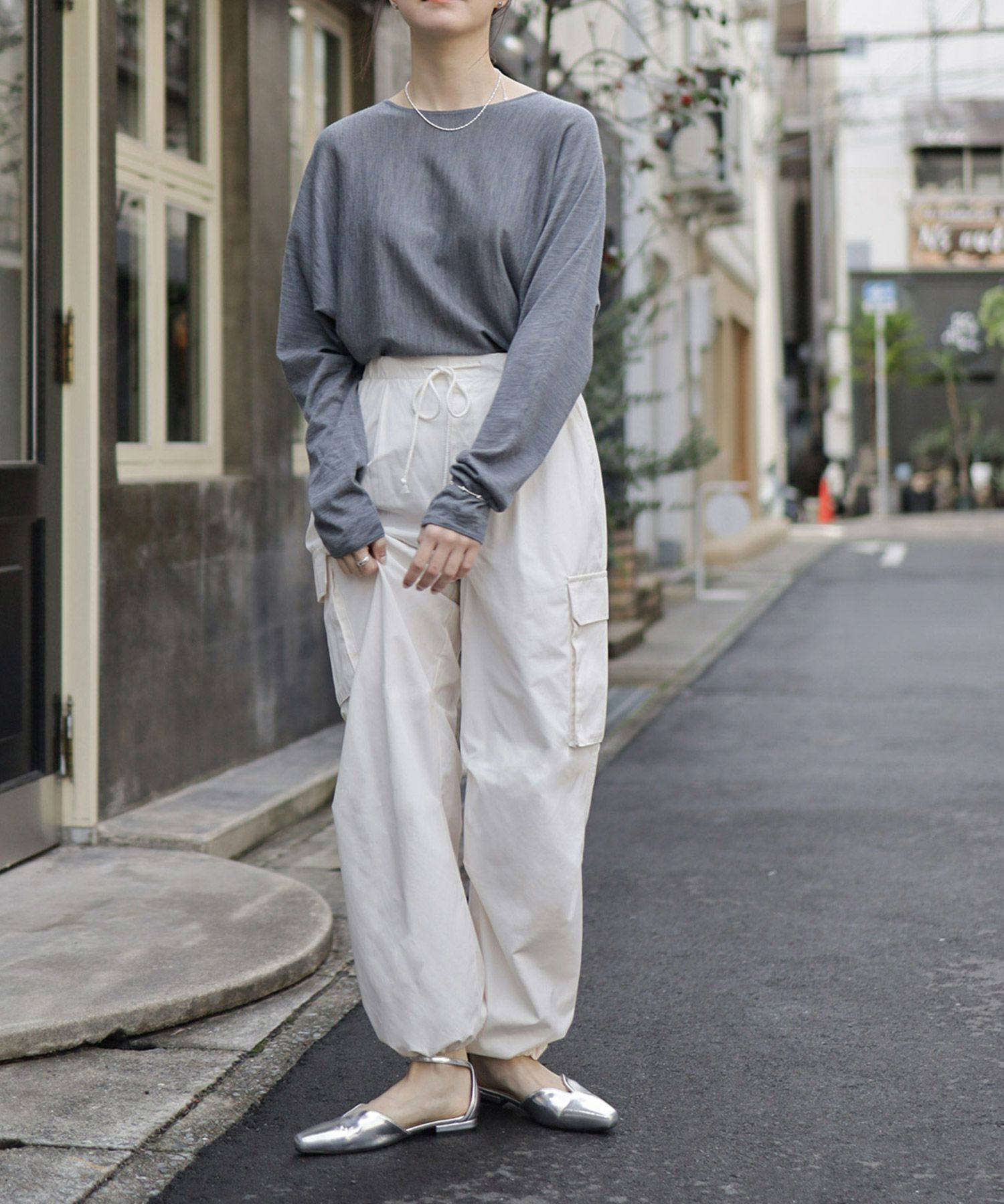 Uカットローヒールストラップパンプス