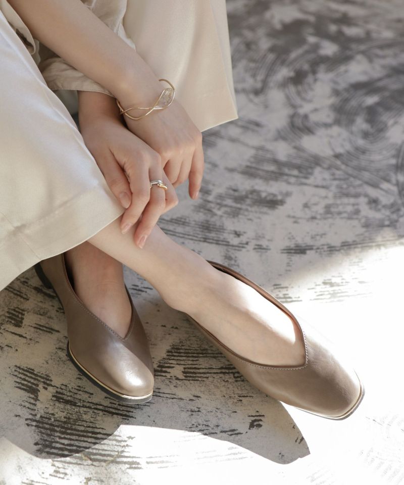 ペリーコ フラットパンプス スクエアトゥ グレージュ New Square Toe “PALA” | PELLICO｜ペリーコ