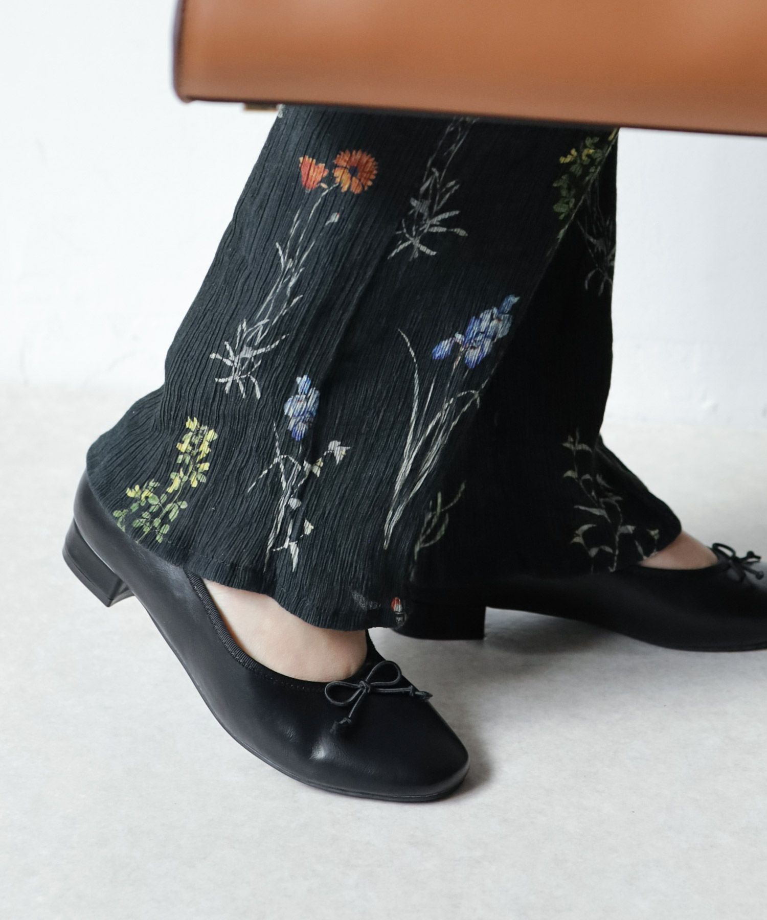 かかとがパカパカしにくい！ローヒールスクエアトゥパンプス