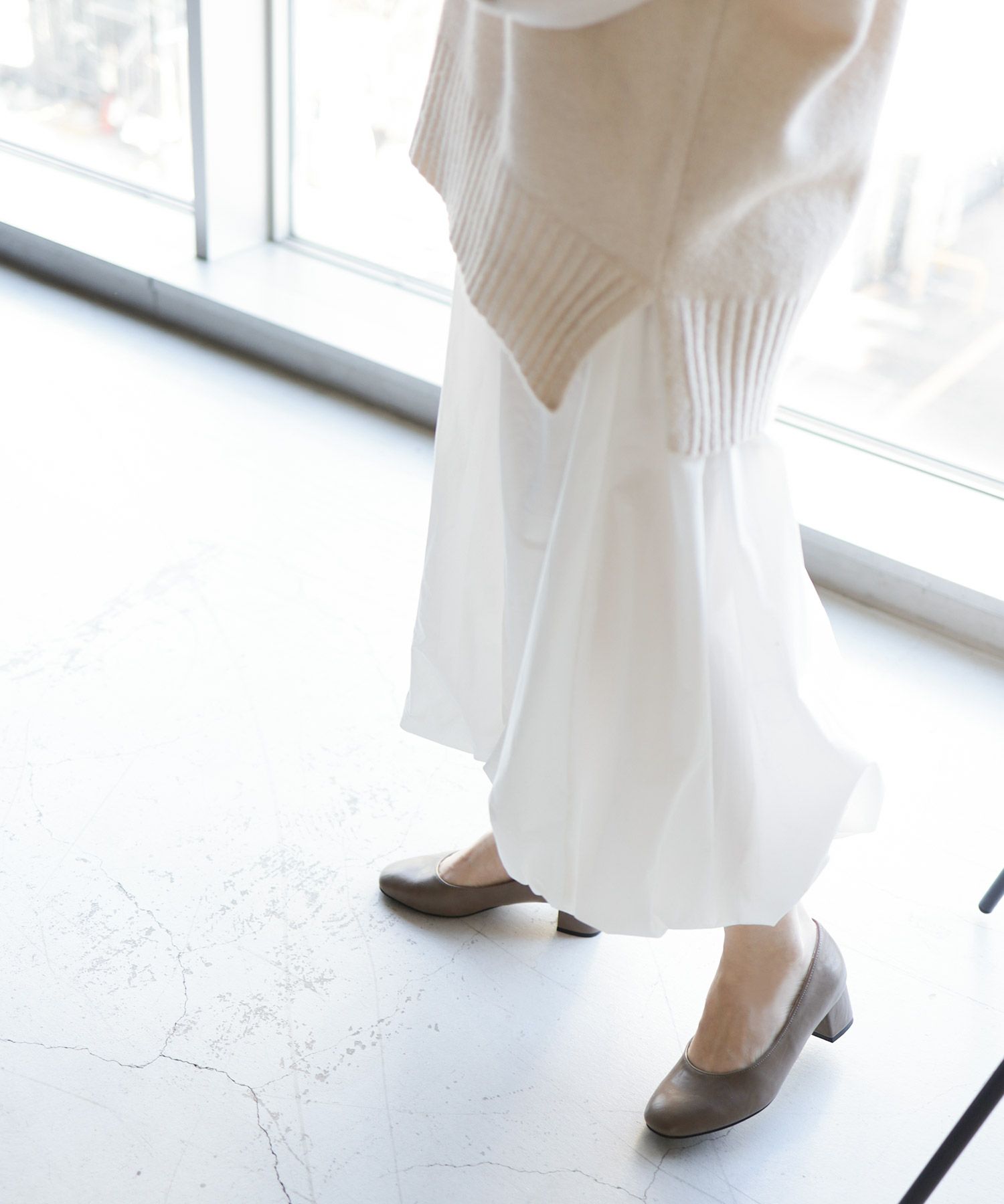 かかとがパカパカしにくい！スクエアトゥチャンキーヒールパンプス