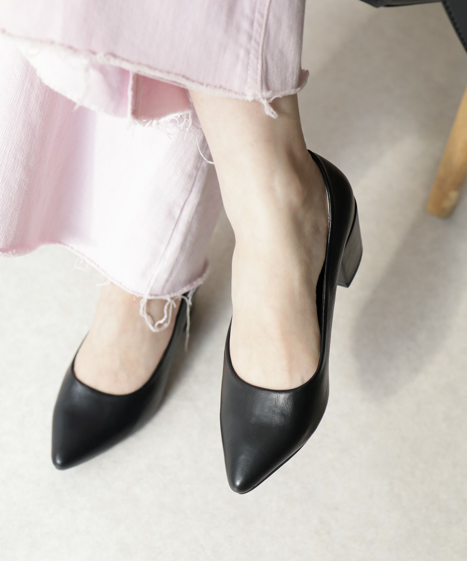 かかとがパカパカしにくい！ポインテッドトゥチャンキーヒールパンプス  一部8月下旬入荷予定